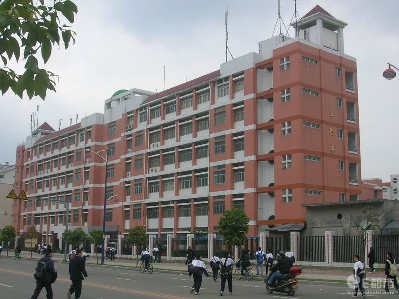 【福建】連盈學(xué)生床，解決學(xué)校招生難題，鐵床優(yōu)質(zhì)品牌找連盈
