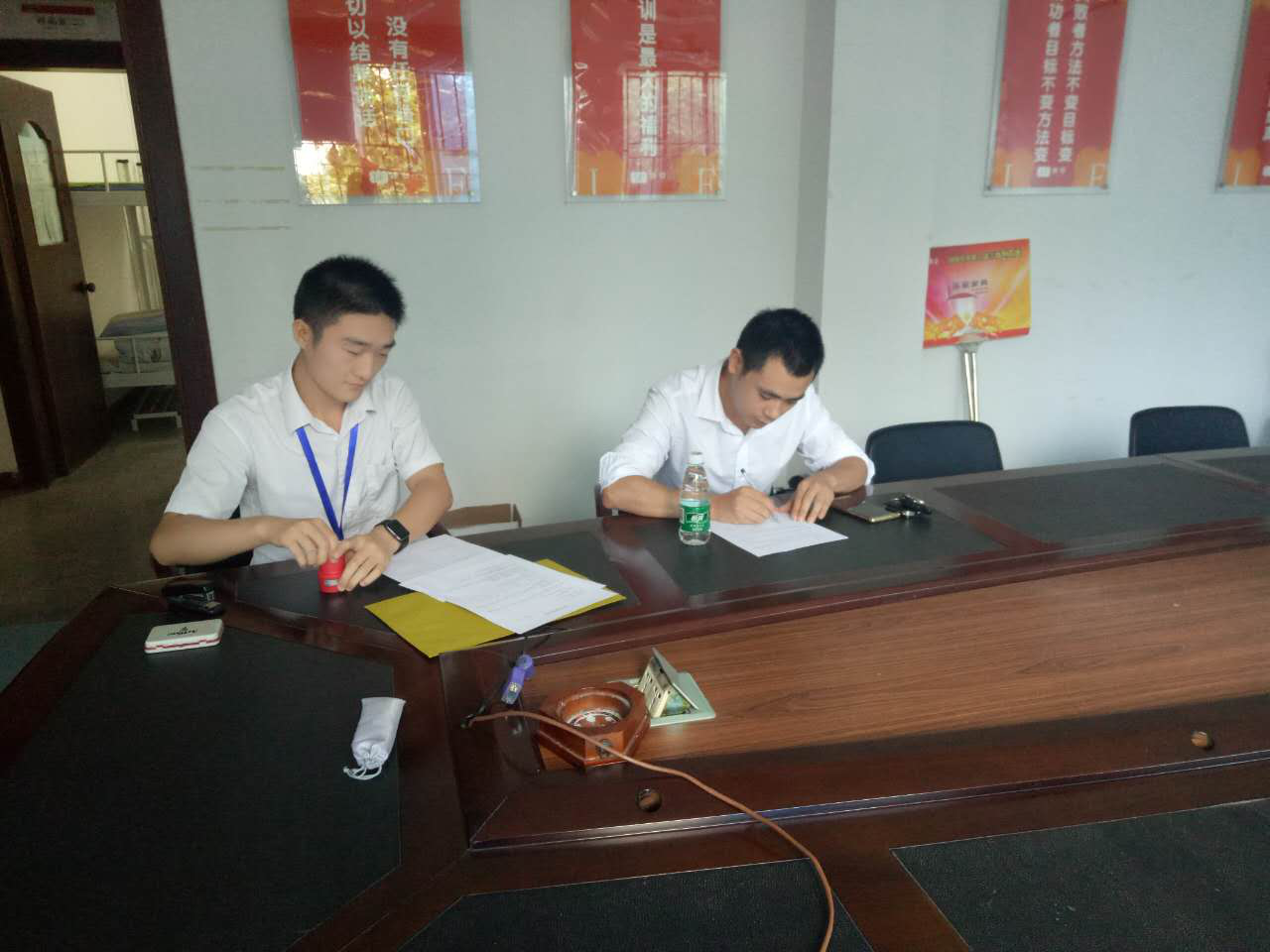 湖南客戶急切的采購宿舍上下鋪鐵床，是對我們產(chǎn)品的認可