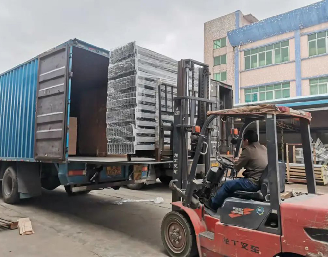 東莞學(xué)校高低床有多火？3000張訂單已發(fā)貨
